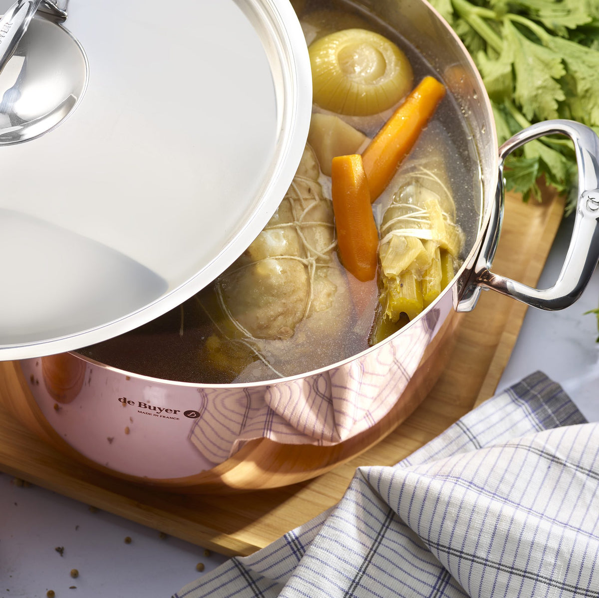 Saucepans, stewpots