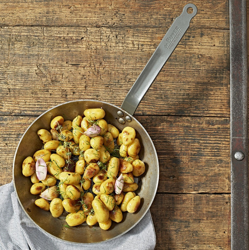 De Buyer Carbone Plus hiiliteräspannu, litteä kahva