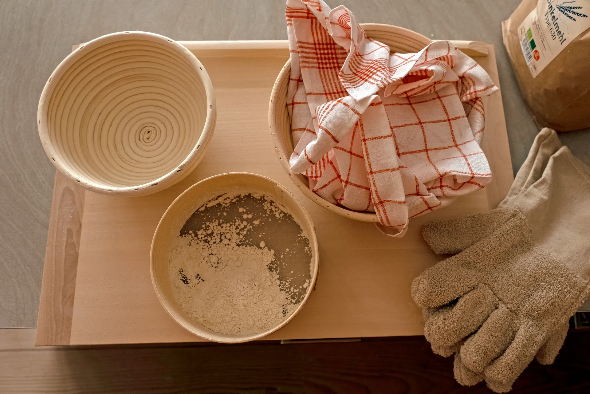 Redecker leivinlauta, puuta