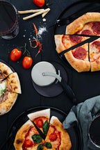 Microplane pizzaleikkuri ja taikinarei’ittäjä