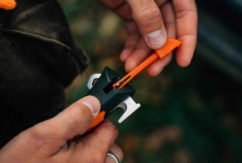 Opinel N°12 Explore taittoveitsi punkinpoistajalla