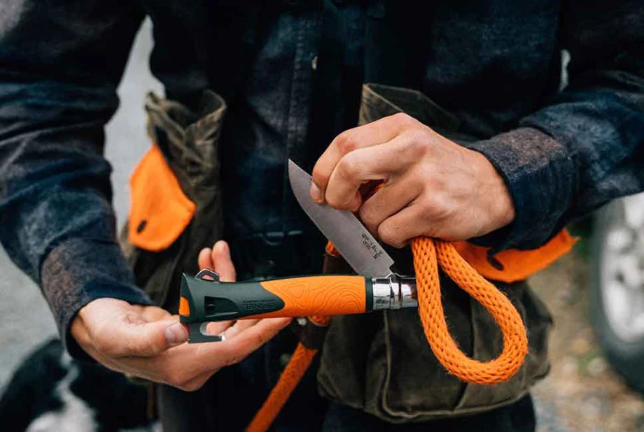 Opinel N°12 Explore taittoveitsi punkinpoistajalla