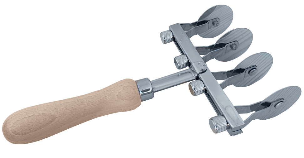 Adjustable pastry cutter