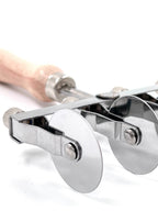 Adjustable pastry cutter
